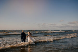 Sesja poślubna nad morzem