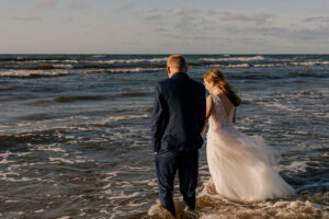 Sesja poślubna nad morzem
